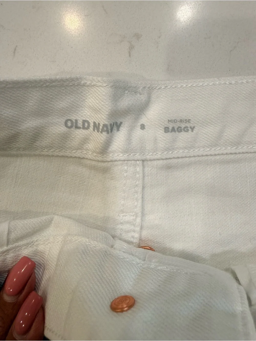 NWT – Old Navy Mid Rise Baggy White Denim Jean Shorts – Size 8